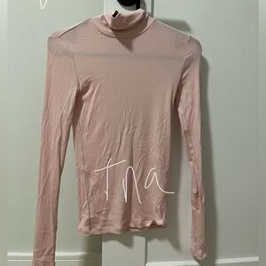 ARITZIA Wilfred pink long sleeve shirt
Never worn 
Great quality